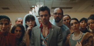 Harry Styles zaprezentował teledysk do „Coming Up Roses”.